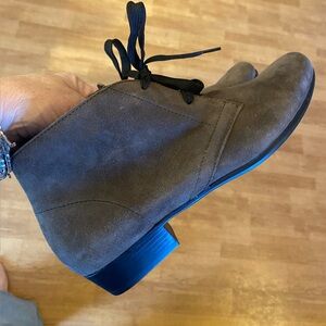 Munro American Sloane suede Chukka booties desert boots sz 7